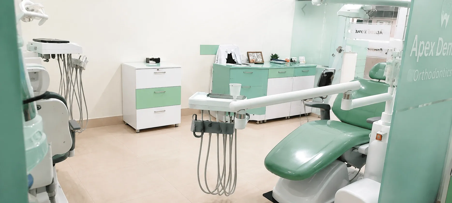 Operatory And Doctor Consultation Desk